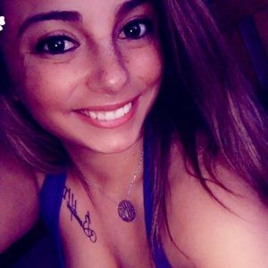 Meet your Posher, Adriana